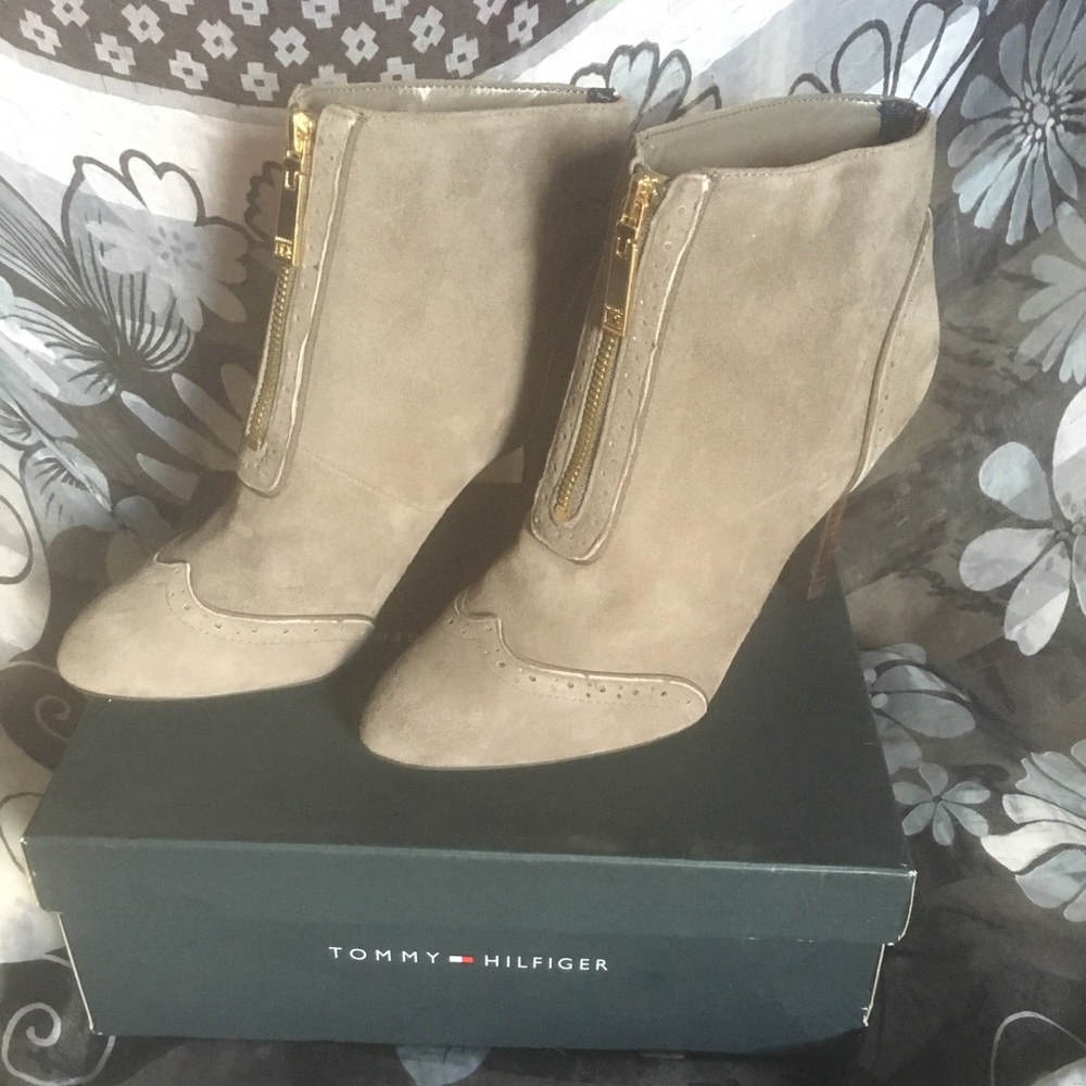 Trendy Wing-tip style bootie